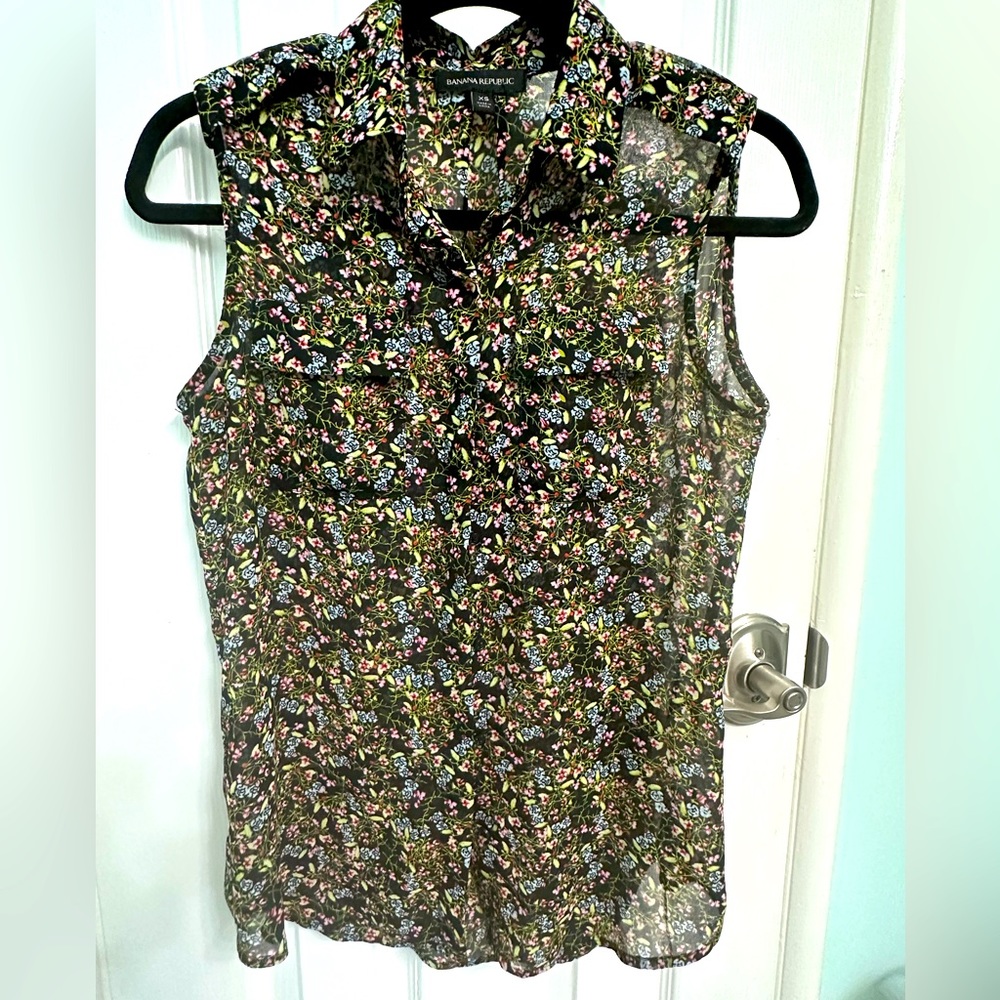 Banana Republic Sleeveless Multicolor Floral Button Up Sheer Blouse / Top